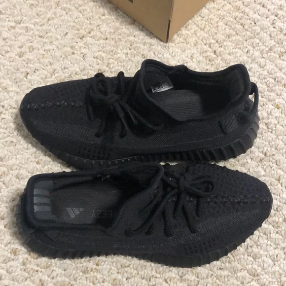Yeezy boost 350v2 new with box size 6.5 onyx